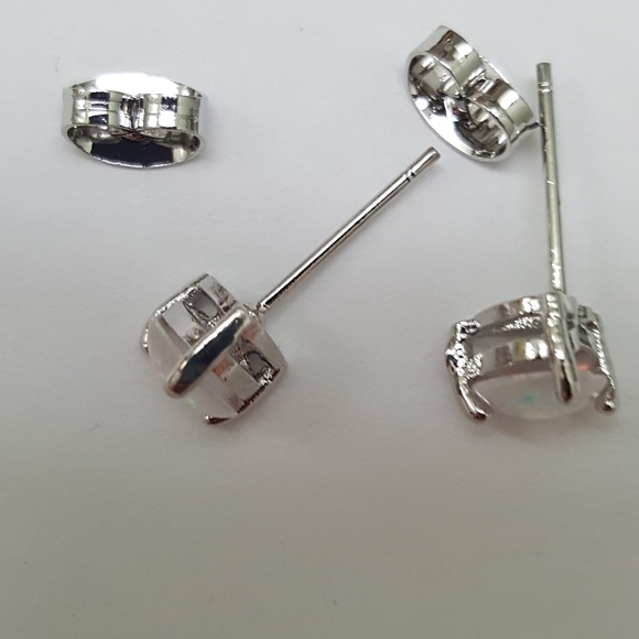 Cute 925 Silver White/Blue Fire Opal Heart Studs - Picture 2 of 4